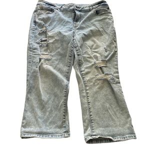 Maurice’s mid-rise distressed crop jeans size 14